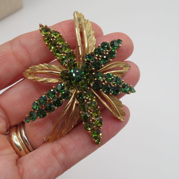 Vintage Green Rhinestone Floral Leaf Gold Tone Brooch - Picture 5 of 8
